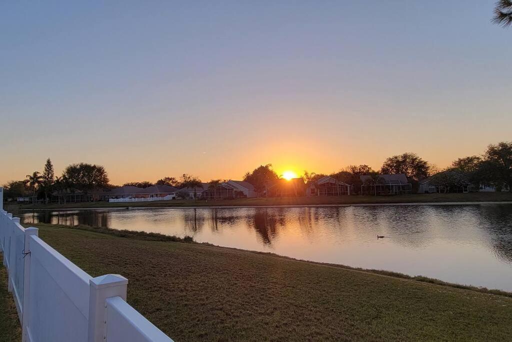 Our Sunset Getaway Apartment Riverview  Exterior photo