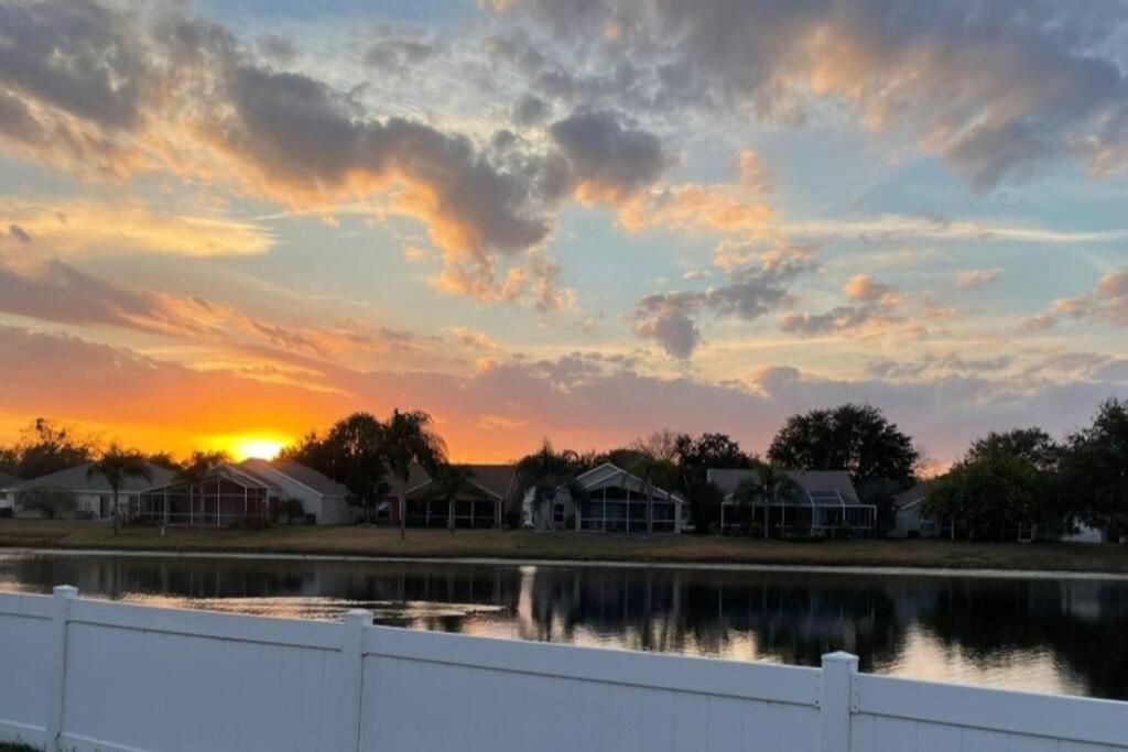 Our Sunset Getaway Apartment Riverview  Exterior photo